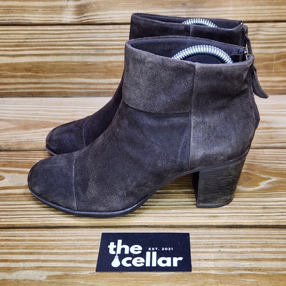 Clarks Womens 7.5 Ankle Booties Brown Suede Heeled Zip Up Boots - Picture 3 of 8